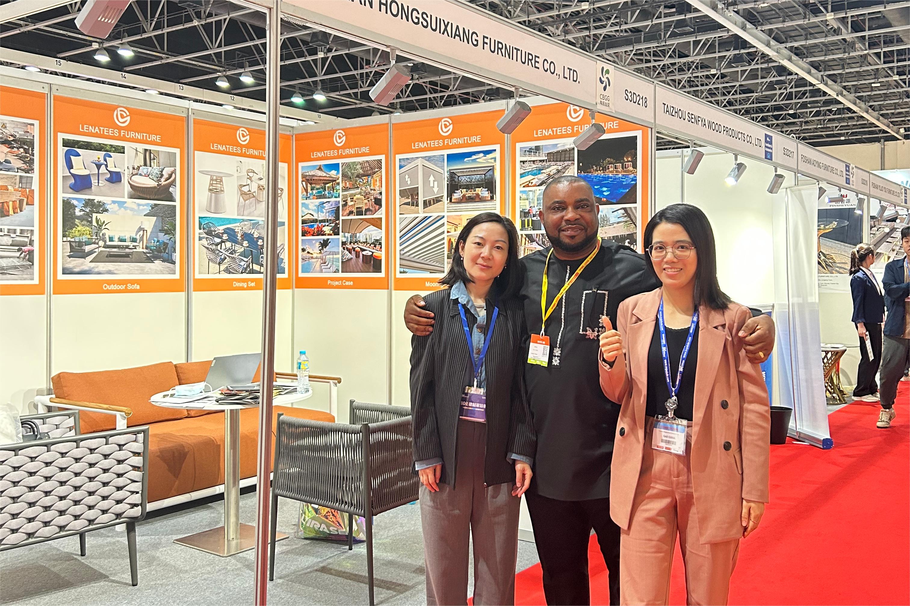 Kære møblerentusiaster, Dubai Furniture Exhibition har åbnet, og Hongsuixiang Furniture er beæret over at deltage og præsentere fantastiske nye hjemmeprodukter sammen!