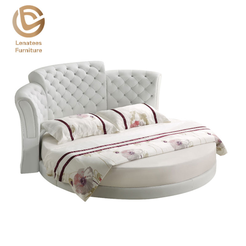 Tuftet Queen Bed