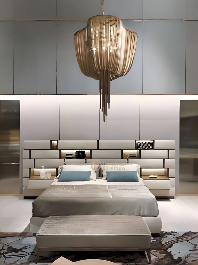 Geometrisk metalfinish, et avanceret udtryk for en minimalistisk seng